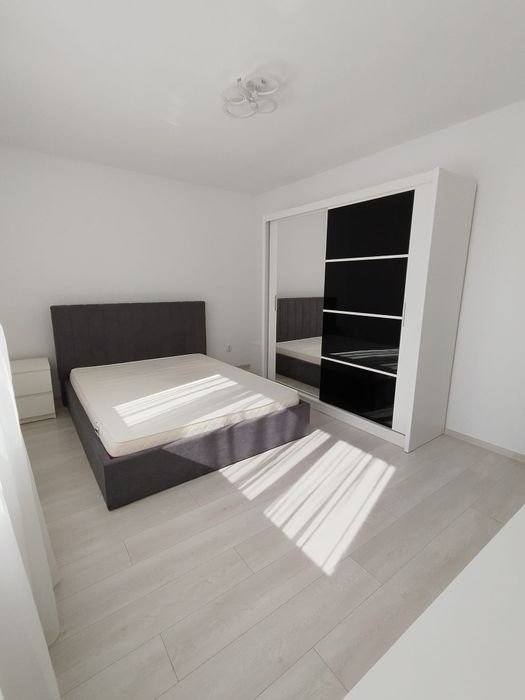 Vând apartament 2 camere, 60 mp, parter, Șelimbăr – str. Armoniei.
Liv