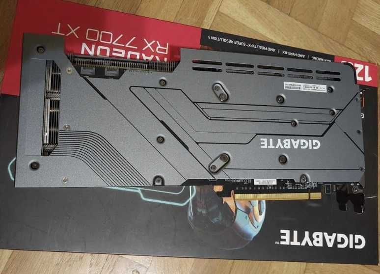 RX 7700 XT 12GB - Gigabyte Gaming OC, Sapphire Pure Gaming OC