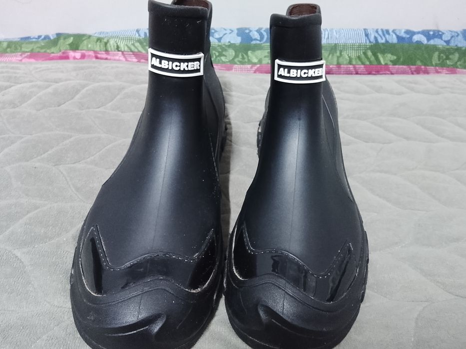 Новые галоши продам.