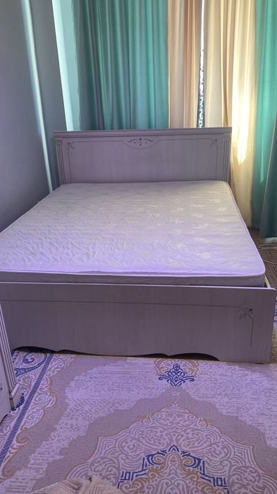 Продается спальный гарнитур