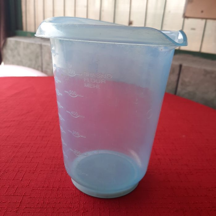 5 cesti cu farfurioare + o cana gradata cadou!