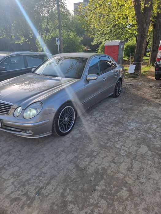 Mercedes E class w211