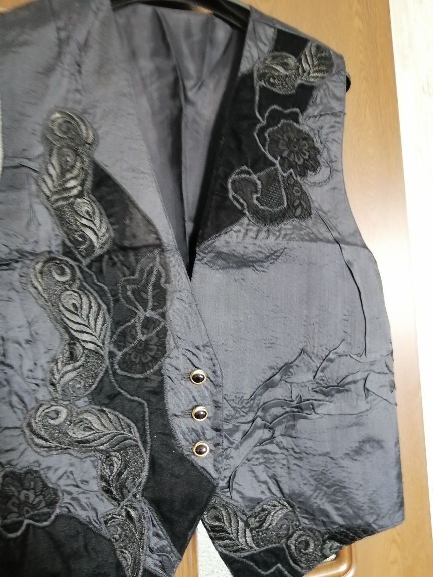 2 броя дамски елечета гр. Лом • OLX.bg
