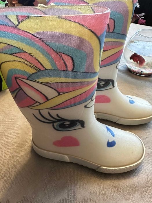 ghete fete  ploaie cu unicorn