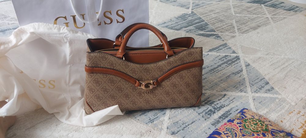 Продаю сумку GUESS