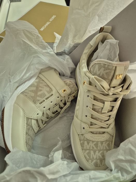 Оригинални нови Michael Kors Georgie номер 37