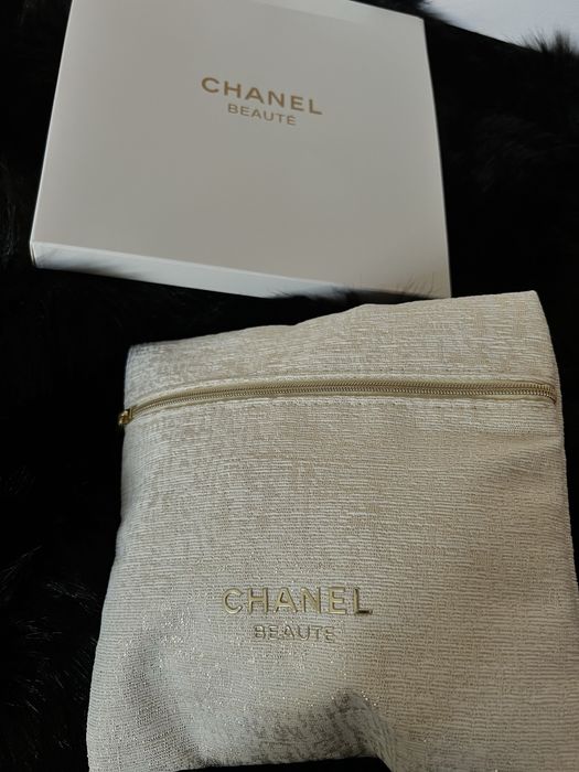 Козметика и чанти на Chanel