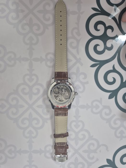 Продаются часы, новые в коробке!