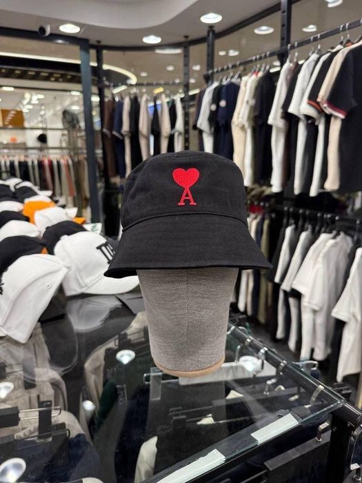 Унисекс шапки различни модели