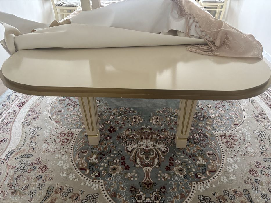 Продаю овальный стол вместе стульями