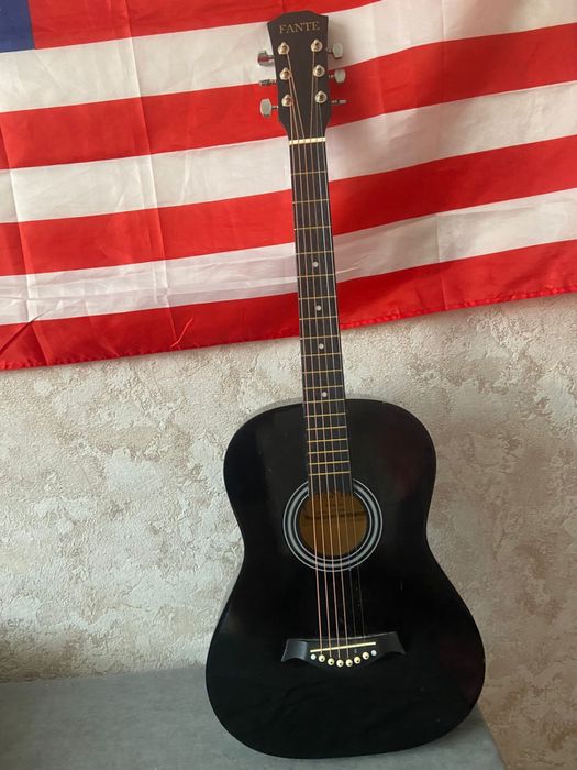 Гитара черная классическая