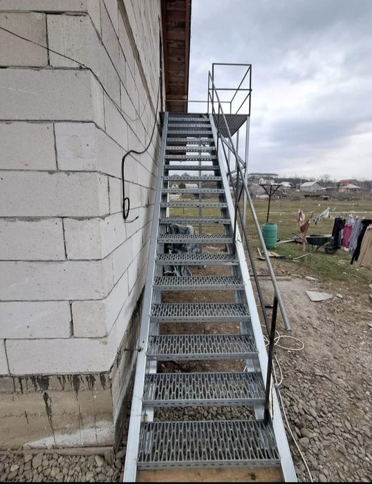 Scări metalice zincate