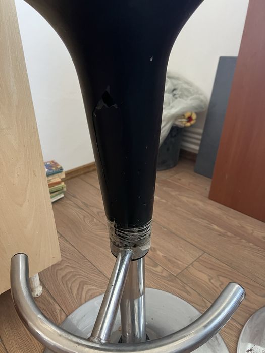 scaune de bar reglabile pe inaltime si care se roteac 360