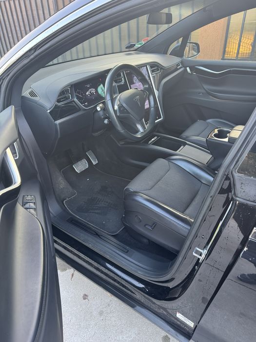 Tesla Model X 75 D