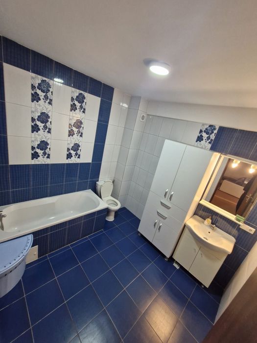 Inchiriez apartament cu 2 camere - 63 mp plus balcon - in Bistrita