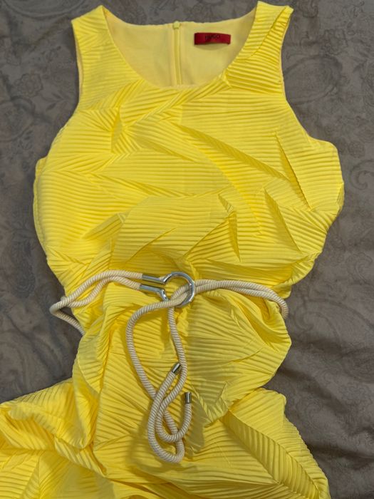 Лятна релефна жълта рокля