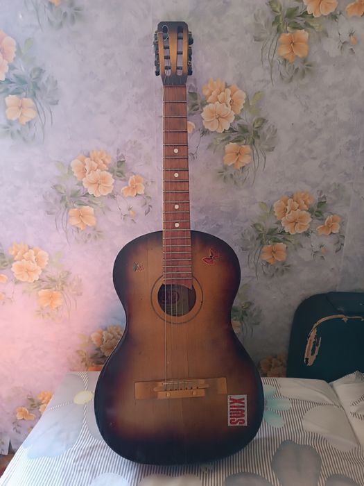 Продам гитару в хорошем состоянии