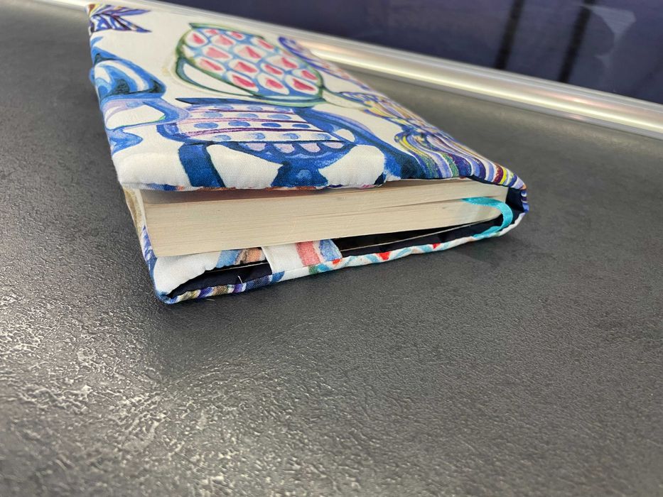 Калъф за книга / Дрешка за книга / Подвързия за книга