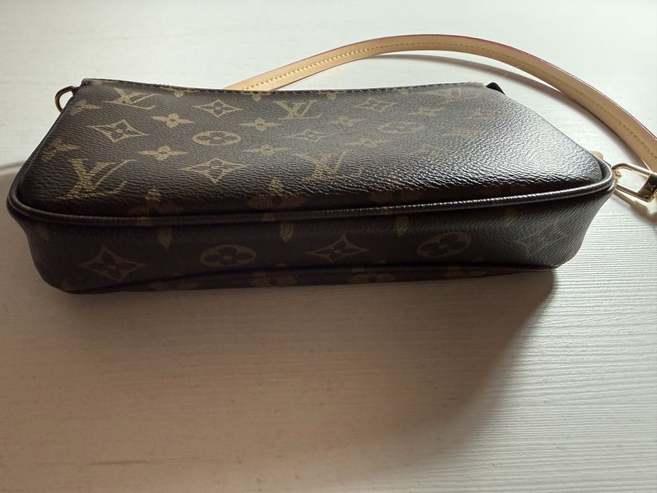 Geanta Louis Vuitton Pochette Accesoire