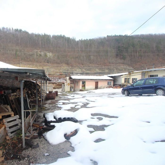 Дава се под наем Промишлена сграда в Габрово, Хаджицонев мост - 180 кв.м за 306 € - Снимка #5