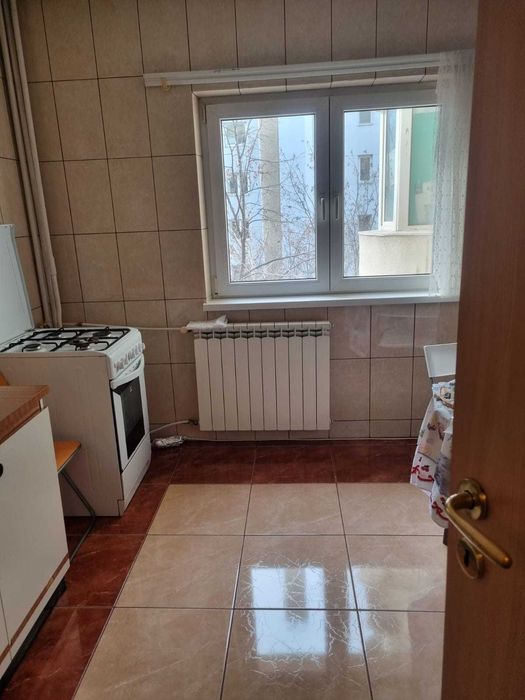 Vand apartament  cu 3 camere