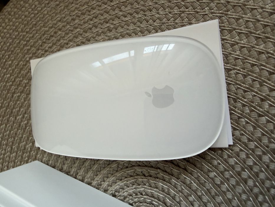Apple Magic Mouse (Model A1657) - NOU, nefolosit (Accesorii Sigilate în cutie)