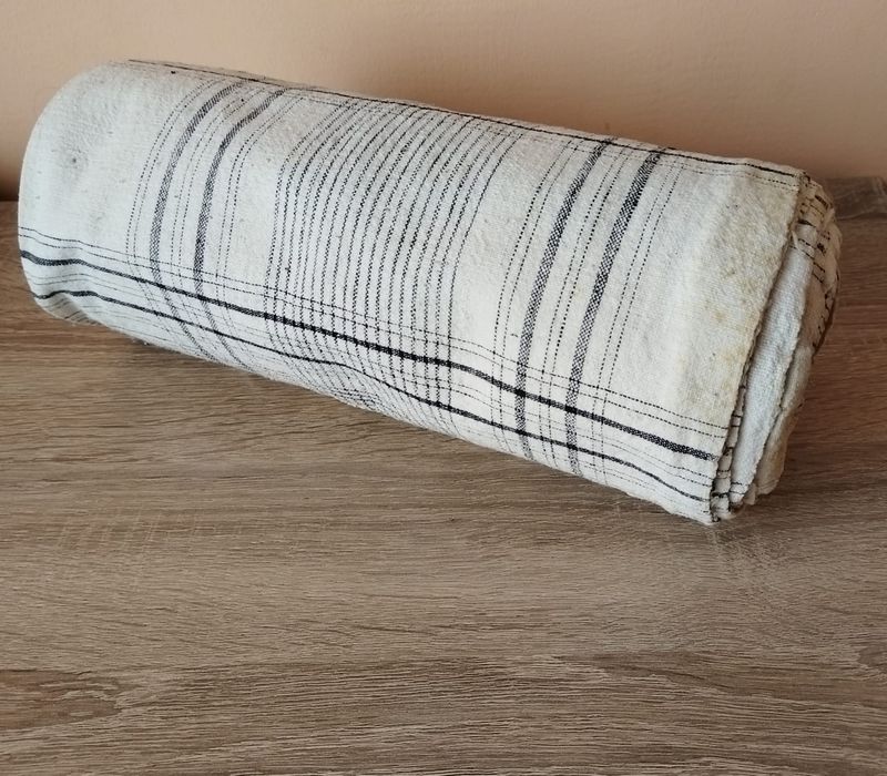 Плат, ръчно тъкан