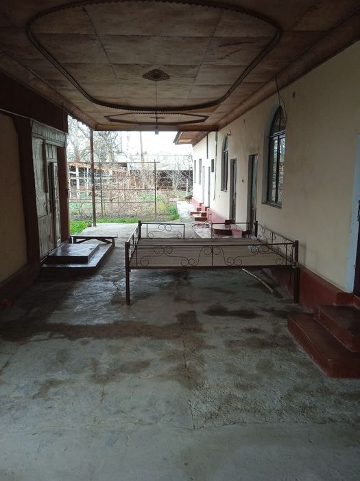 Uy sotiladi hovli kelishamiz uchastka