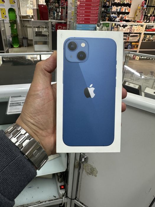 Айфон 13 128 гб.