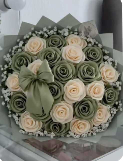 Trandafiri din satin