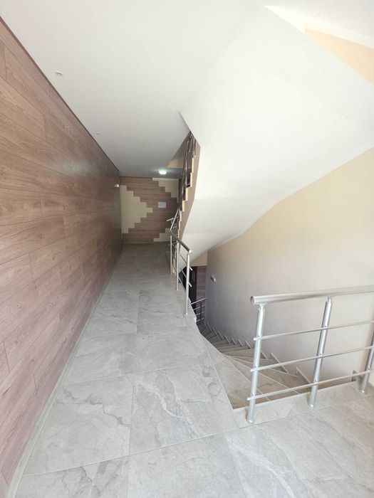 Нов напълно обзаведен 3-стаен апартамент в широк център на Велинград.