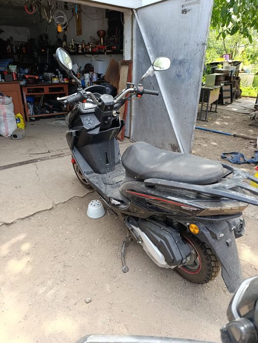Продам скутер макси 150кубов