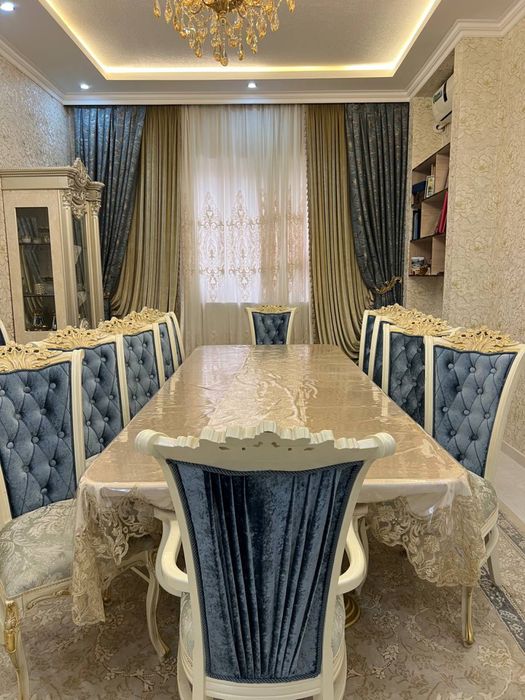 Стол и 10 стульев