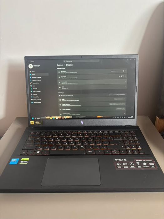 Геймърски лаптоп Acer Nitro V 15 / RTX 4050 / Core 7 / 16GB RAM / 1TB SSD / 165Hz