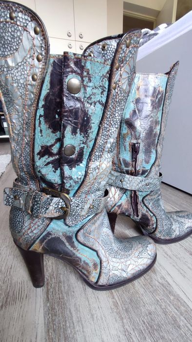 Botine DEBUT, superbe, piele naturala cu detalii unice