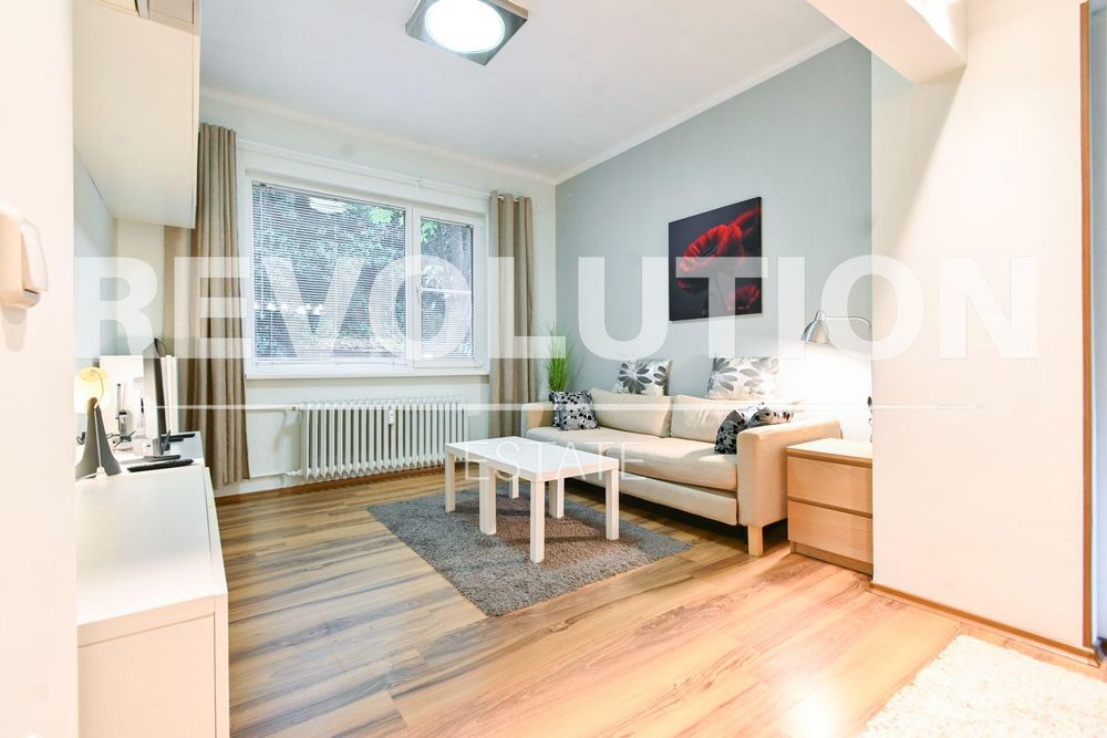 Дава се под наем Двустаен апартамент в София, Център - 65 кв.м за 766 € - Снимка #1