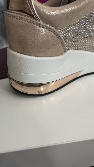 Сникърси Guess 38 размер