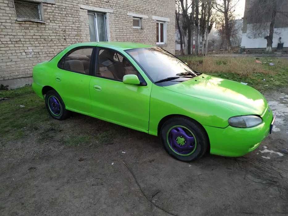 Hyundai Elantra 1996 — ishonchli va kuchli mashina sotiladi