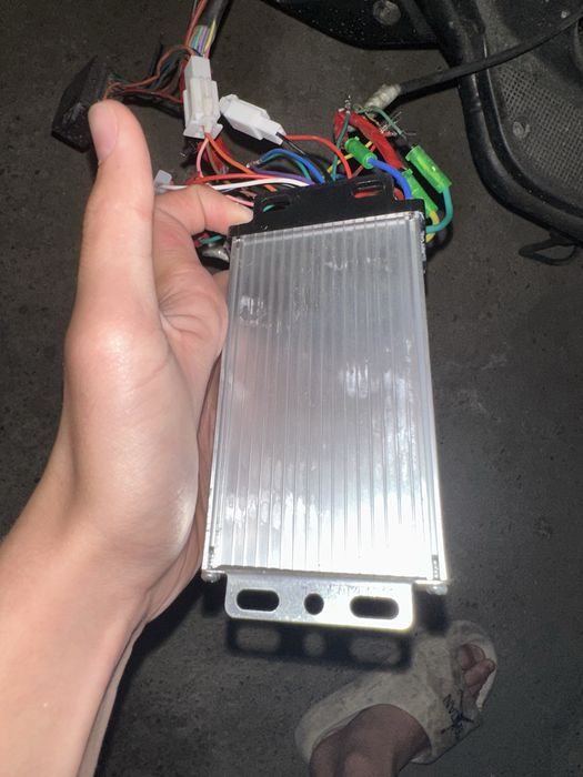 Продается аккумуляторы и контроллер новый