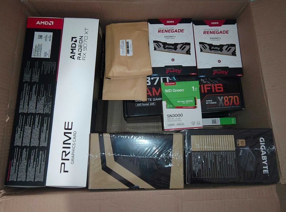 Sistem Gaming AMD    R7 9800x3d + x870 MB +9070xt nou