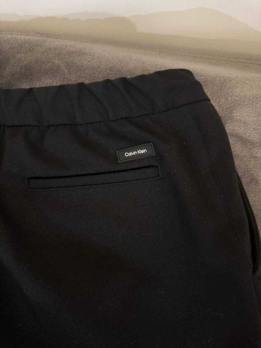 Брюки Calvin Klein с эластичным поясом. Оригинал.