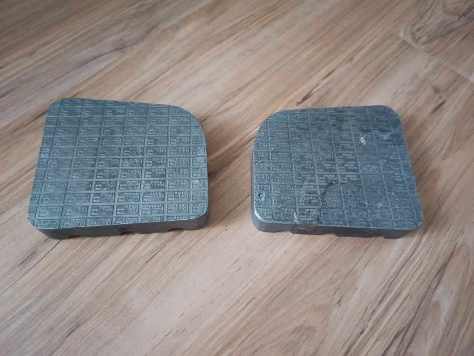 Vând matrita plumb  plus bait crusher cadou