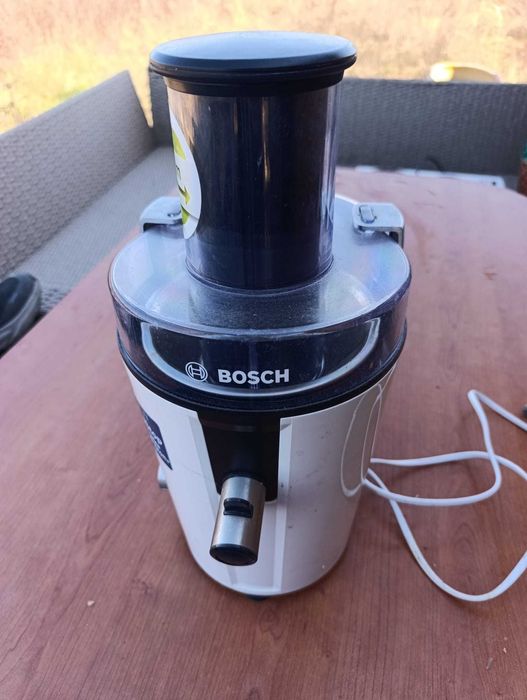 Storcător fructe Bosch 700W – centrifugă suc legume, DripStop