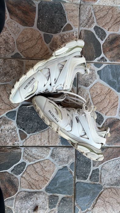 Balenciaga track 43