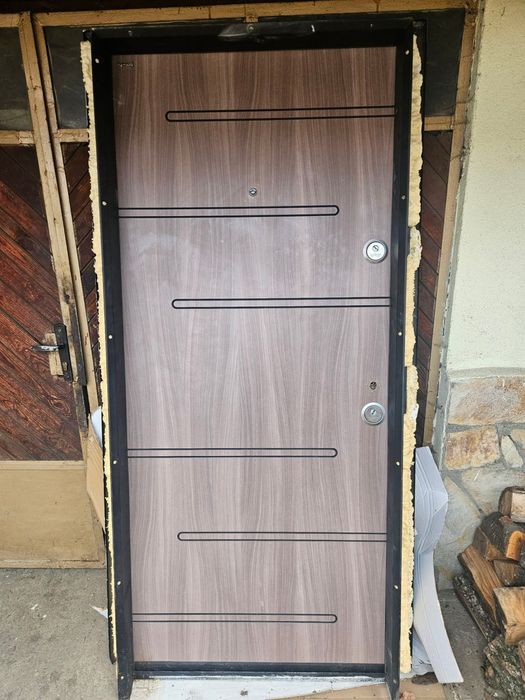Чисто нова врата 90х200