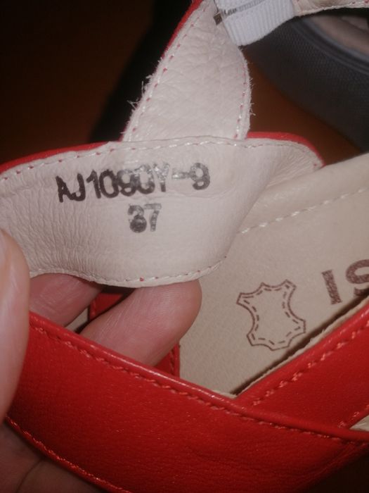 Продам кожаные сандалии