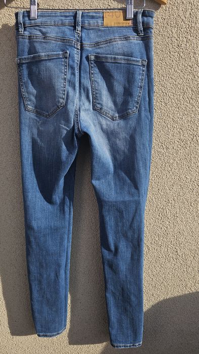 Blugi Stradivarius mărimea 36