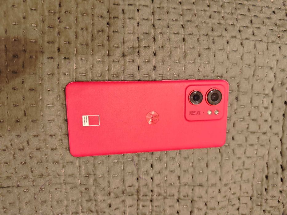 Vând Motorola edge40