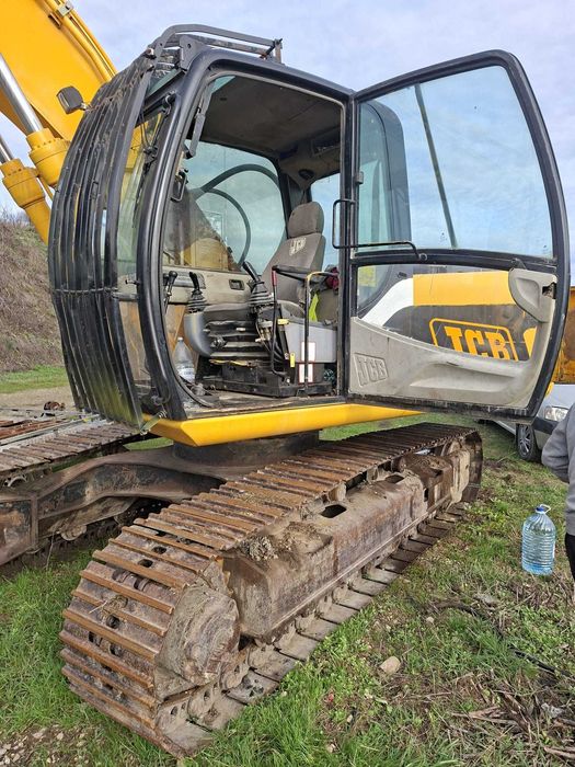 Excavator JCB JS 200 pe șenile, an 2004 – funcțional – 15.500 €