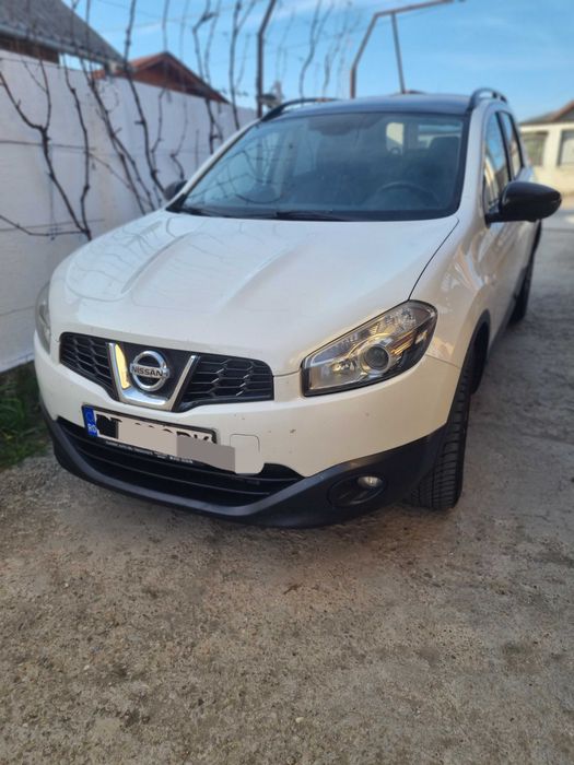 Vând Nissan Qashqai alb 5+2 130cp manuală!